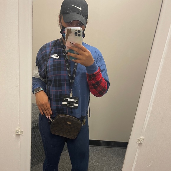 Small traveling size crossbody - Picture 2 of 4